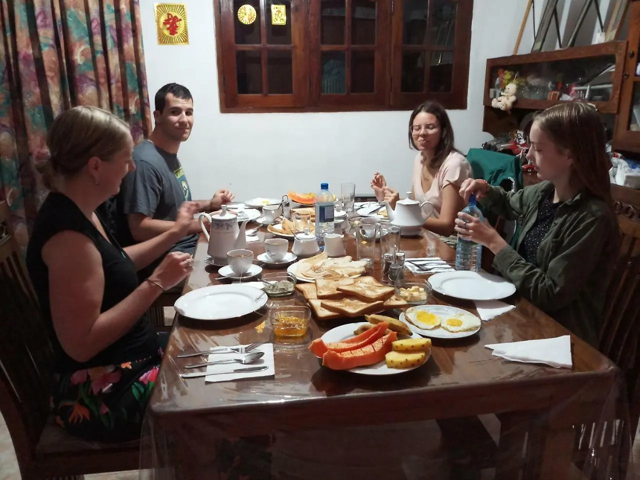 Shani Residence Канди