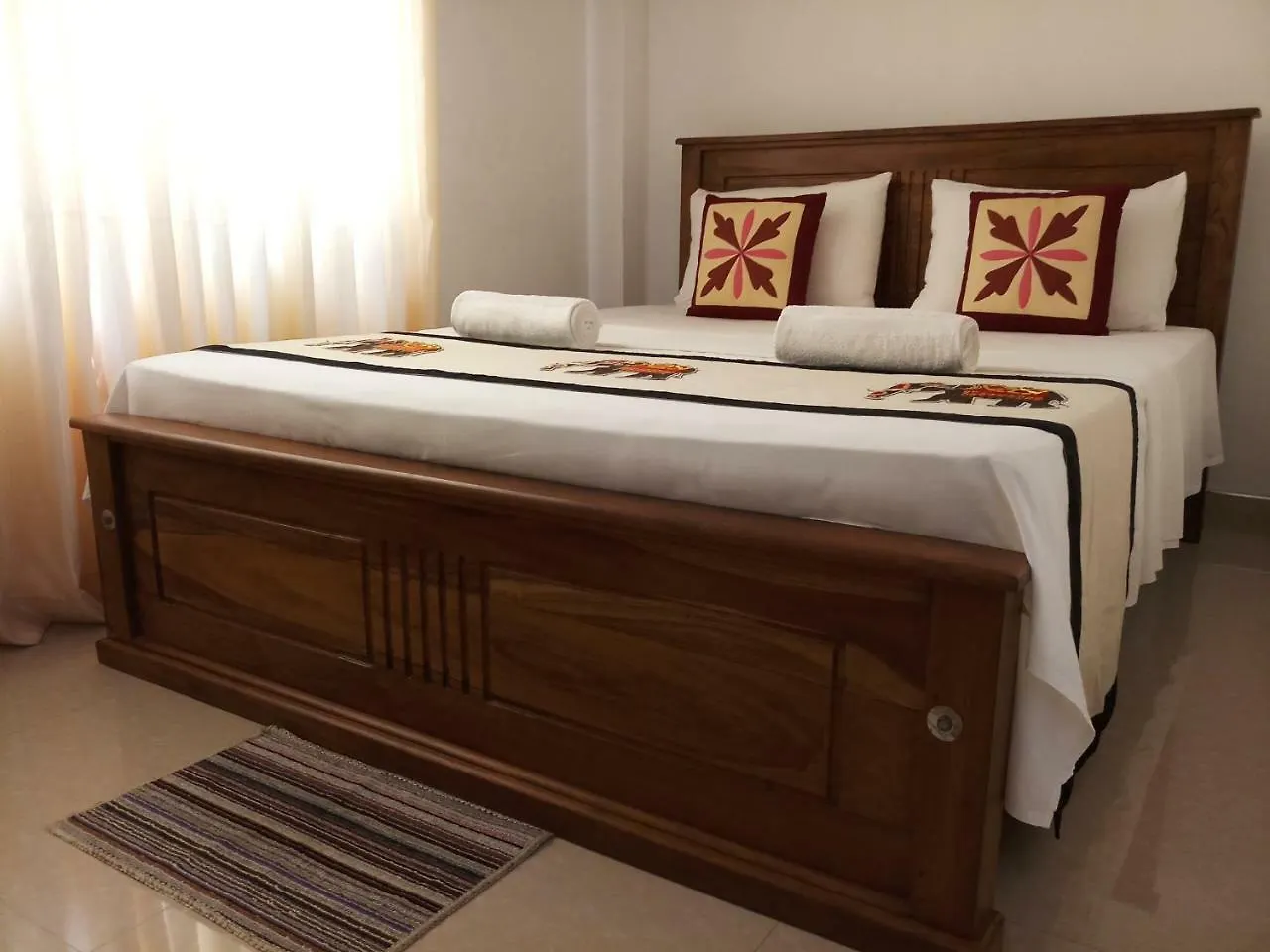 Shani Residence Канди