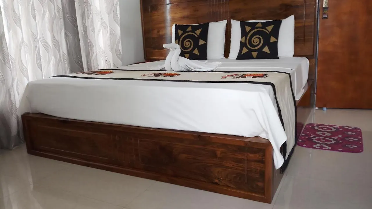 Shani Residence Канди
