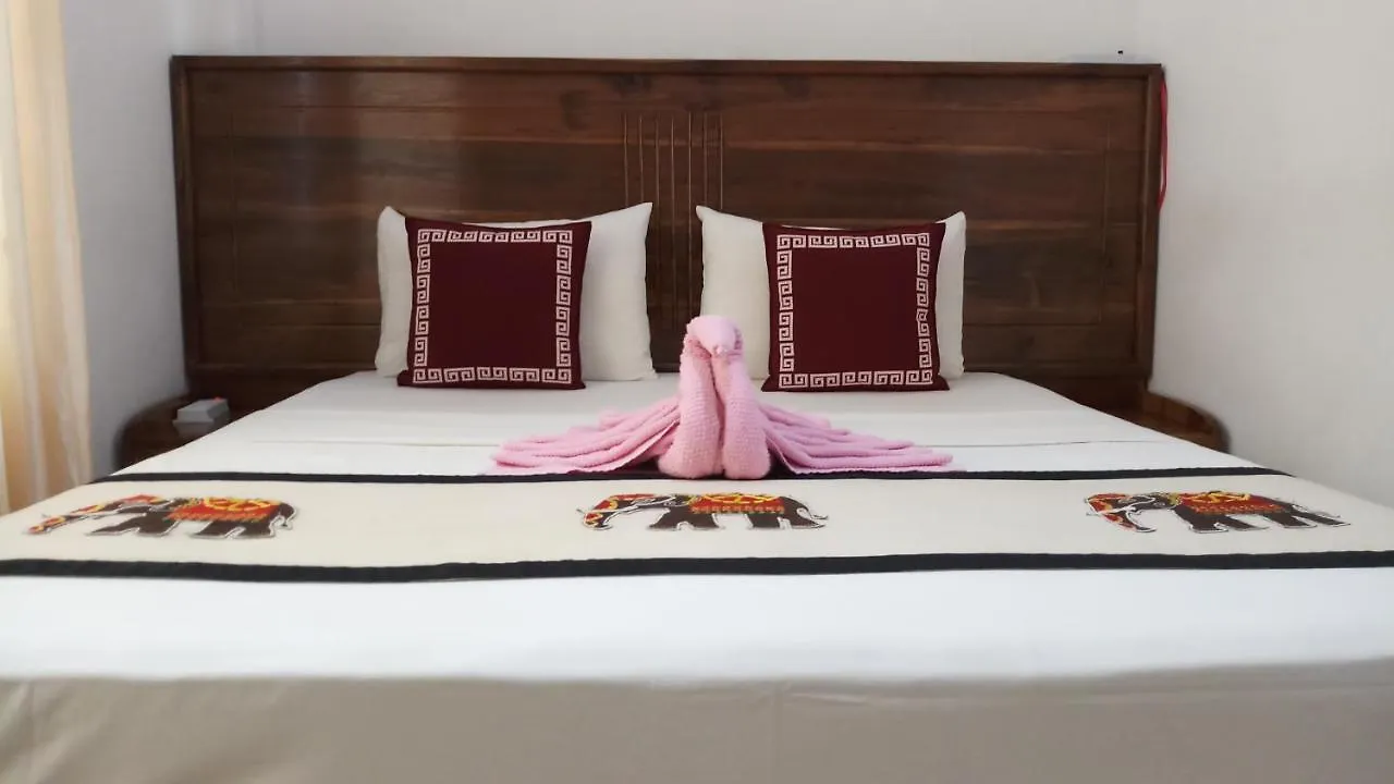 Shani Residence Канди